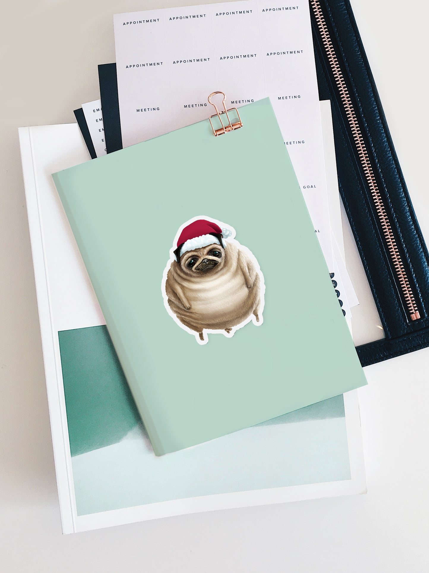 Dicker Mops an Weihnachten — Sticker